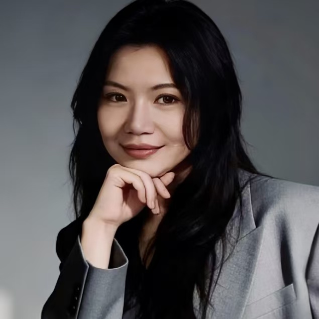 Lareesa Hu — Co-Founder and CMO of Robotist, neuro-branding strategist and serial entrepreneur